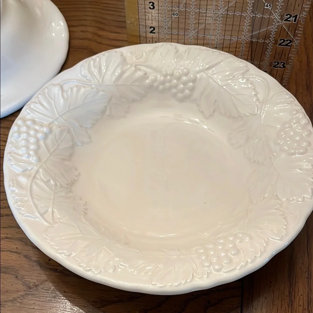 Elegant Cream‎ Dinnerware Set